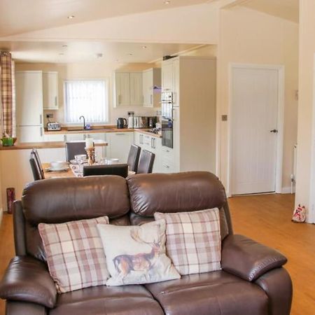 Fabulous Detached Lodge With Hot Tub Two Nights Minimum Stay Bridgnorth Exterior foto