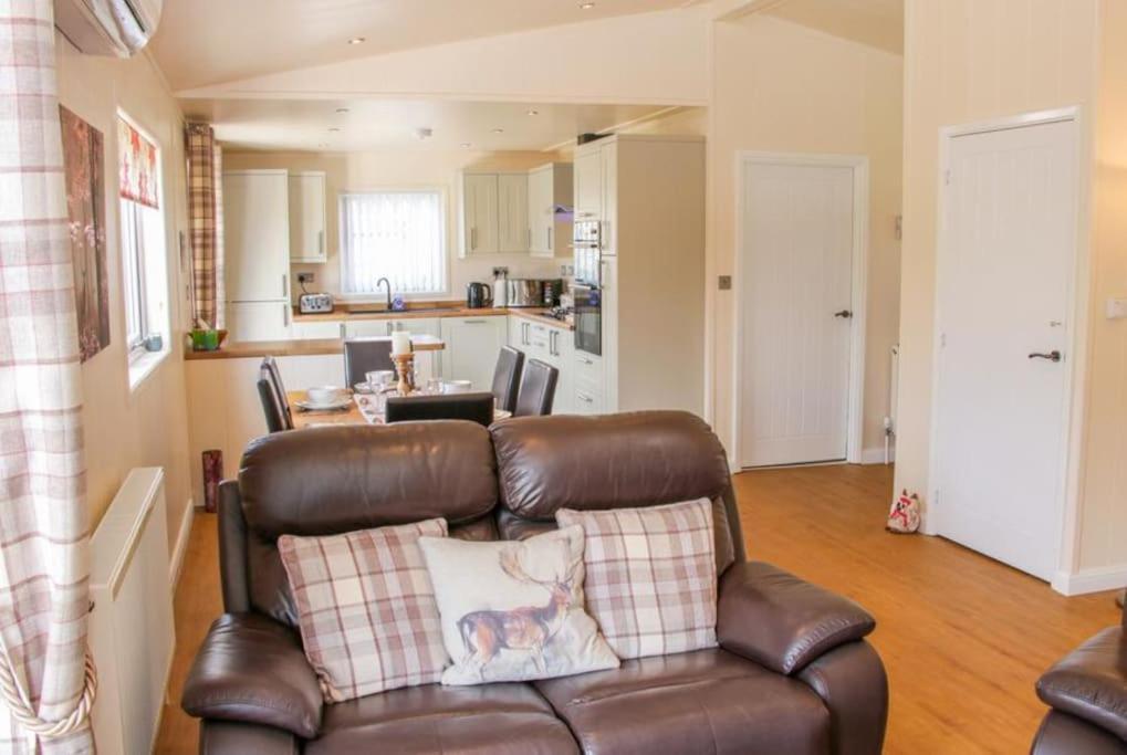 Fabulous Detached Lodge With Hot Tub Two Nights Minimum Stay Bridgnorth Exterior foto