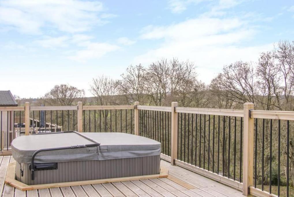 Fabulous Detached Lodge With Hot Tub Two Nights Minimum Stay Bridgnorth Exterior foto